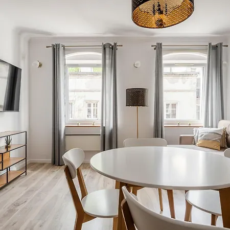 Rentplanet - Cybulskiego Ii Apartment