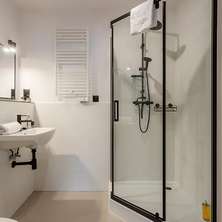 Rentplanet - Cybulskiego Ii Apartment