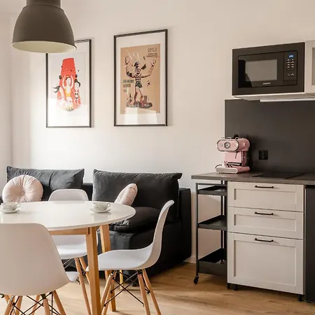 Rentplanet - Cybulskiego Ii Apartment